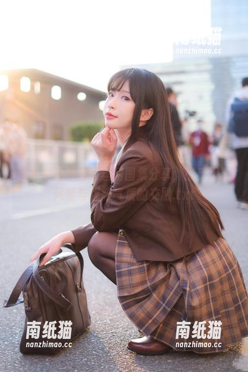 清水由乃 清水由乃田园蕾丝裙图集分享,感受田园风情与优雅气质的交融.txt