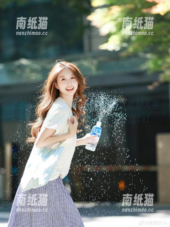 爱蜜社-Angela小热巴 爱蜜社 - Angela小热巴黑白写真耐人寻味,观看原图感受她的艺术魅力.txt