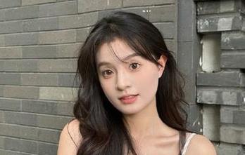 爱蜜社 – 瑞妤的油亮写真作品集，带你领略视觉的奢华与动人.txt