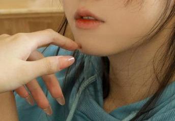 物恋传媒 – 在线分享佳琪JK写真资源，带你走进她的艺术世界.txt