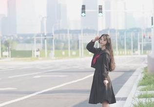 感受玉汇yuuhui的魅力，白衬衫写真壁纸合集，完美适合各类设备的美观选择.txt