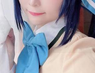 绽放粉色之美，白神泱写真更新展示独特创意.txt