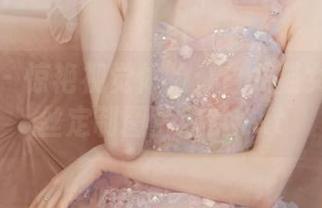 微密圈 – 惊艳视觉体验：白龙猫女油光黑丝定制图片欣赏.txt