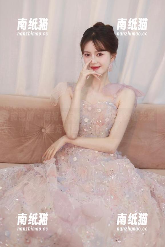 白龙猫女 微密圈 - 惊艳视觉体验:白龙猫女油光黑丝定制图片欣赏.txt