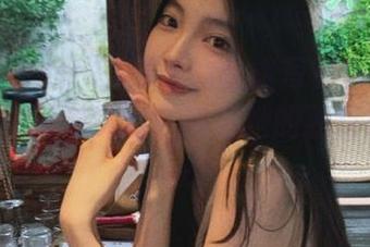 秀人网 – KOKO可可的白裙写真作品更新：优雅与清纯结合，尽显她的独特魅力！.txt