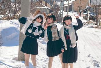 秀人网 – 走进俞漫夏天图包资源，发现她眼中的夏季梦幻世界.txt