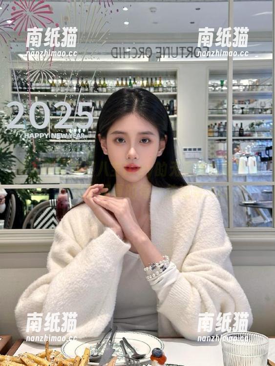 秀人网-八宝icey 秀人网 - 探索八宝icey的无圣光白裙图包,记录下初夏的每一抹温柔.txt