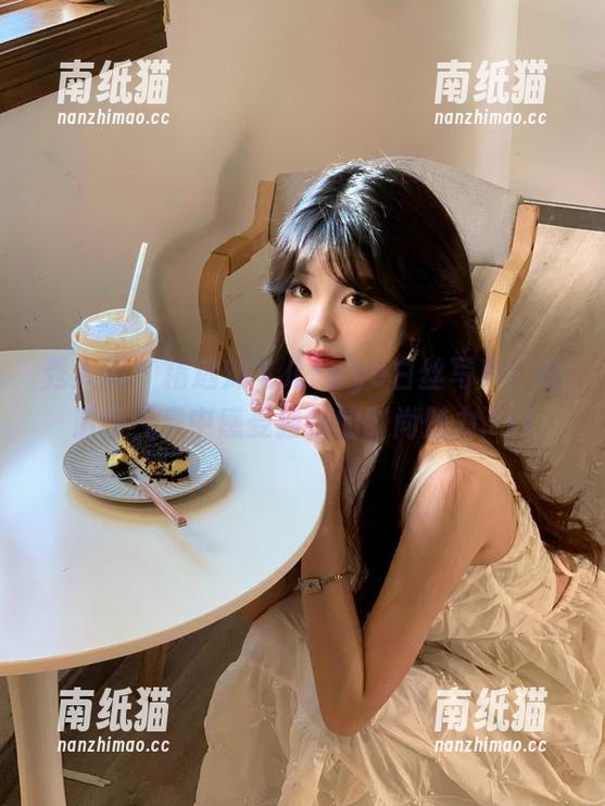 秀人网-刘飞儿Faye 秀人网 - 精选刘飞儿Faye白丝写真:在清新气息中感受独特的时尚魅力.txt