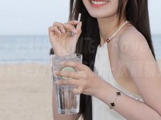 秀人网 – 在线探秘刘飞儿Faye连体衣写真，简直是对传统美的一次颠覆！.txt