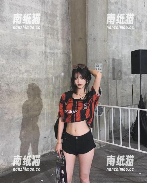 秀人网-千夜未来 秀人网 - 千夜未来夏天写真全集:每个夏天都有故事,结果我却只会讲冷笑话.txt