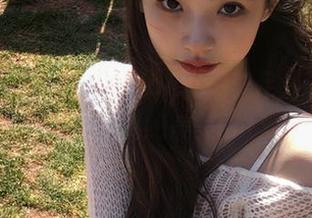 秀人网 – 卓芷伊EricA私拍美足，展现不同角度下的绝美美图.txt