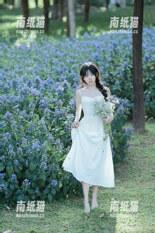 秀人网-娜露Selena 秀人网 - 在线探秘娜露Selena的眼镜写真,带你进入属于她的时尚世界.txt