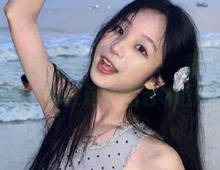 秀人网 – 死库水写真合集：媃柔rourou的柔美瞬间，尽在这一组艺术图包中.txt