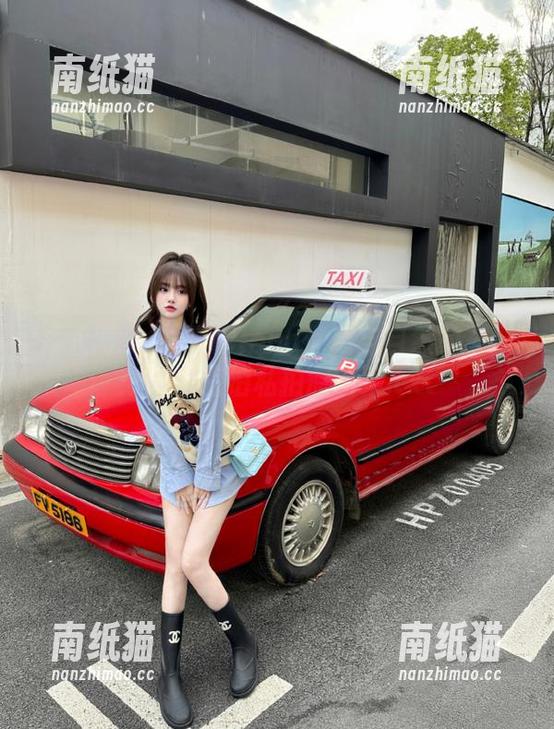 秀人网-小海臀Rena 秀人网 - 小海臀Rena情感与自然的交融:三亚旅拍私拍原图集.txt