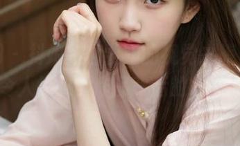 秀人网 – 抖娘利世学姐的视觉之旅，观看她令人惊叹的作品背后的故事.txt