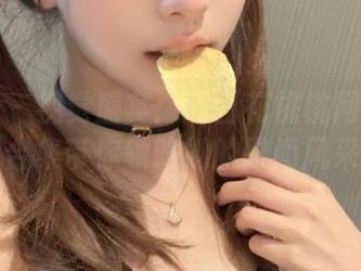 秀人网 – 视觉盛宴：明日花桃桃网袜写真套图合集带你领略她的时尚风采.txt