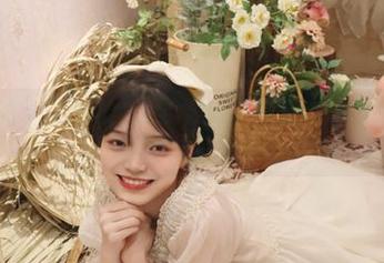 秀人网 – 揭秘江七七的夏天全套写真，毫无保留展现夏日魅力.txt