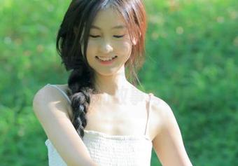 秀人网 – 高清写真集：走近爱酱里，感受她美脚背后的故事与灵感.txt