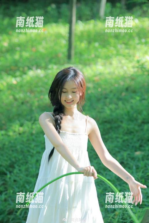 秀人网-爱酱里 秀人网 - 高清写真集:走近爱酱里,感受她美脚背后的故事与灵感.txt