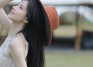 秀人网 – 迷人的瞬间，“猫咪巨臀妹妹”私房写真合集带你走进她的故事.txt