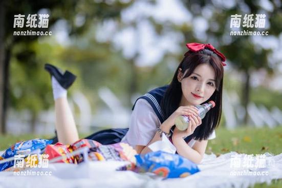 秀人网-王曼柔 秀人网 - 王曼柔红裙免费摄影合集,品味美丽与优雅的完美交融!.txt