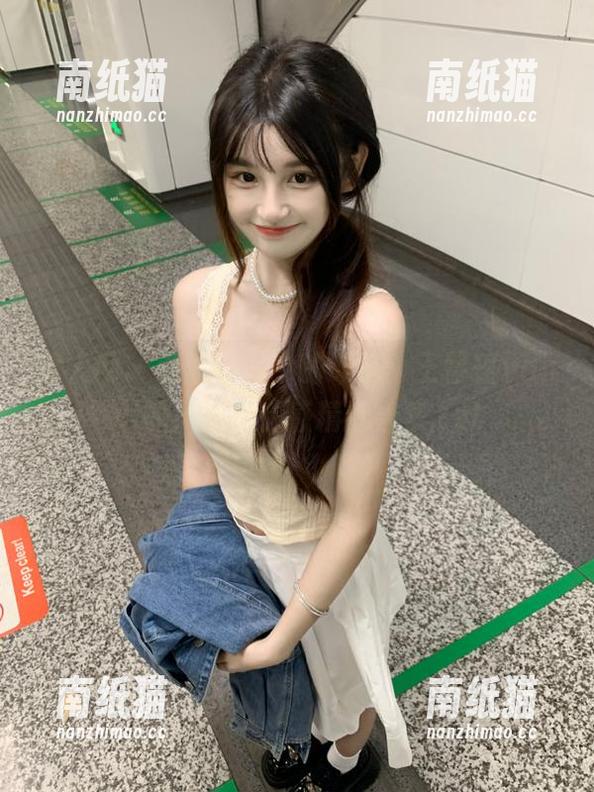 秀人网-王馨瑶yanni 秀人网 - 海南旅拍中的故事:王馨瑶yanni的风格与情感精选合集.txt