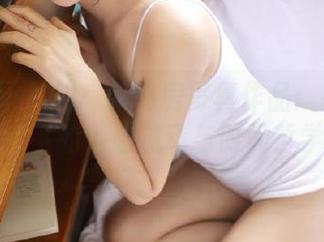 秀人网 – 玥儿玥的私房写真作品：探讨纯白色调下的情感流动与时尚哲学.txt
