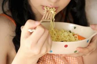 秀人网 – 白甜的裤里丝写真集：精选瞬间捕捉甜美与优雅的结合.txt