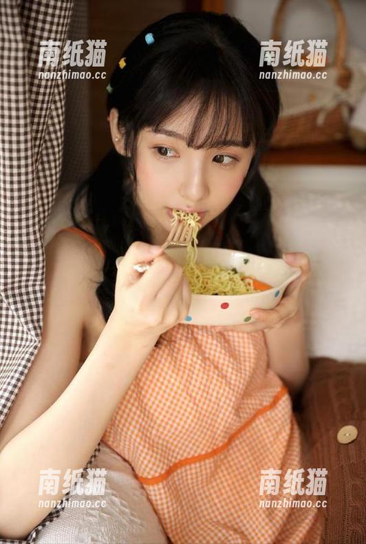 秀人网-白甜 秀人网 - 白甜的裤里丝写真集:精选瞬间捕捉甜美与优雅的结合.txt