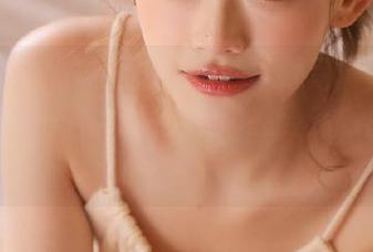 秀人网 – 快来下载绯月樱泳池写真资源原图，让每一幅画面都带你感受清新的气息！.txt