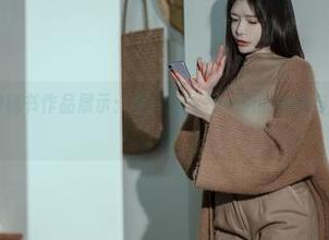 秋和柯基的秘书作品展示：照片捕捉每一刻的美丽与真实感动.txt