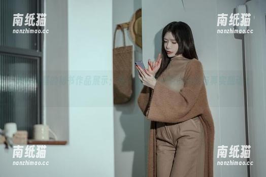 秋和柯基 秋和柯基的秘书作品展示:照片捕捉每一刻的美丽与真实感动.txt
