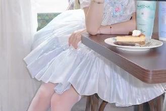 紧急企划 – 奶昔的私密定制：居家特写中隐藏的幽默与犀利自嘲.txt
