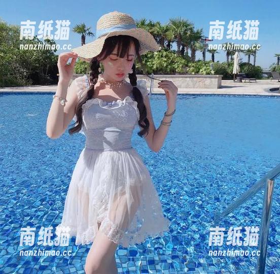纪念小小v 微密圈 - 探索纪念小小v的蕾丝袜写真,私房图片中的优雅与魅惑.txt