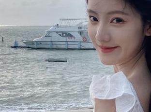探秘绞肉姬浴室私房写真，细腻光影下的独特魅力.txt