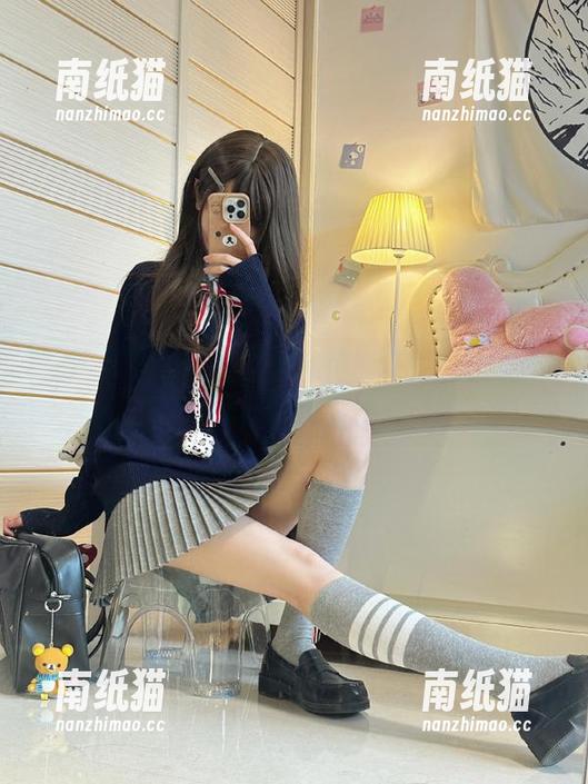 花漾show-小海臀 花漾show - 小海臀私房图集震撼上线:白丝诱惑让人欲罢不能.txt