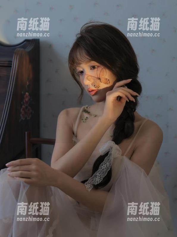 花漾show-小热巴 花漾show - 小热巴典雅吊裙写真集,直戳我心窝的美丽,仿佛在告诉我什么是天赋与努力的结合。.txt
