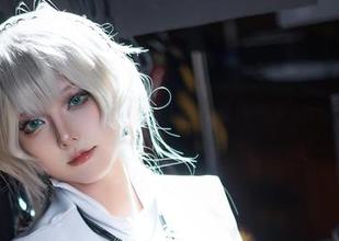 精选护士菌烨tako的魅力写真图片，展现她的职业光辉与优雅.txt