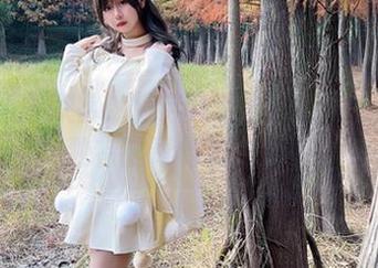 全套原图欣赏：萌芽儿o0在少女午后展现独特的青春魅力.txt
