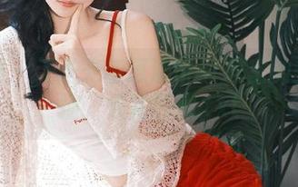 微密圈 – 无圣光与葱油饼er教室的美图碰撞，火花四溅.txt