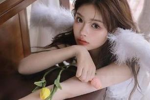 蓝小沂KiKi校园写真图包，揭示无圣光背后的动人故事.txt