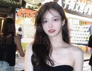 蜜桃社 – 这才是“萌美Moemi”的礼服穿搭，原图与套图组合成时尚宝典！.txt