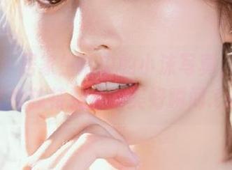 袜啵啵 – 居家生活中的小沫写真，网盘分享她独特视角的美好瞬间.txt