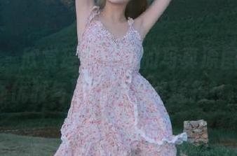 袜啵啵 – 欣赏瑶瑶美脚的写真原图，完美演绎优雅与时尚的无缝连接！.txt