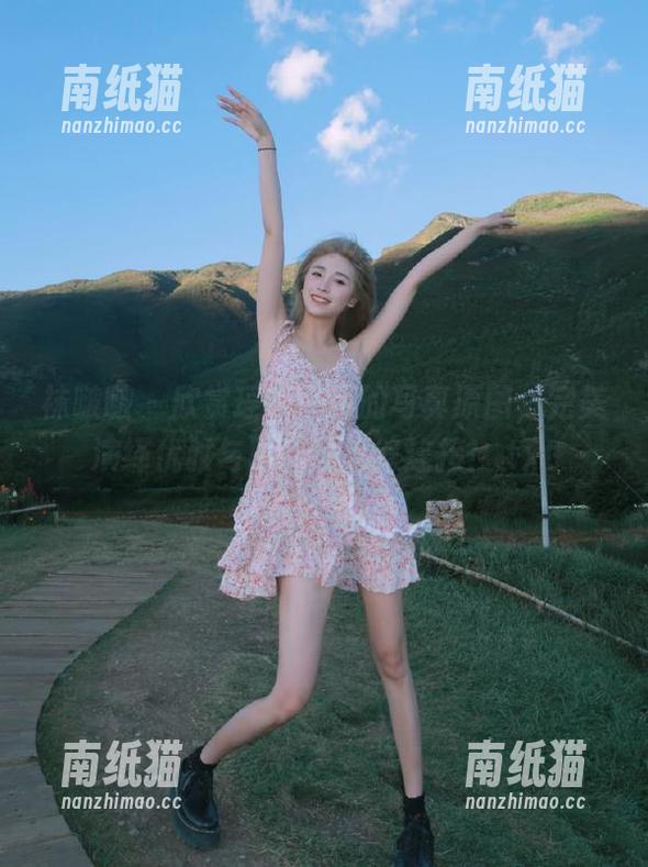 袜啵啵-瑶瑶 袜啵啵 - 欣赏瑶瑶美脚的写真原图,完美演绎优雅与时尚的无缝连接!.txt