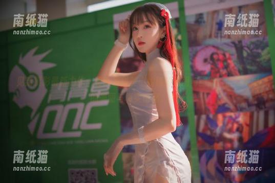 见新摄影 见新摄影最新力作:黄头发甜美小姐姐的原图与图册,捕捉瞬间的美丽与真实情感。.txt