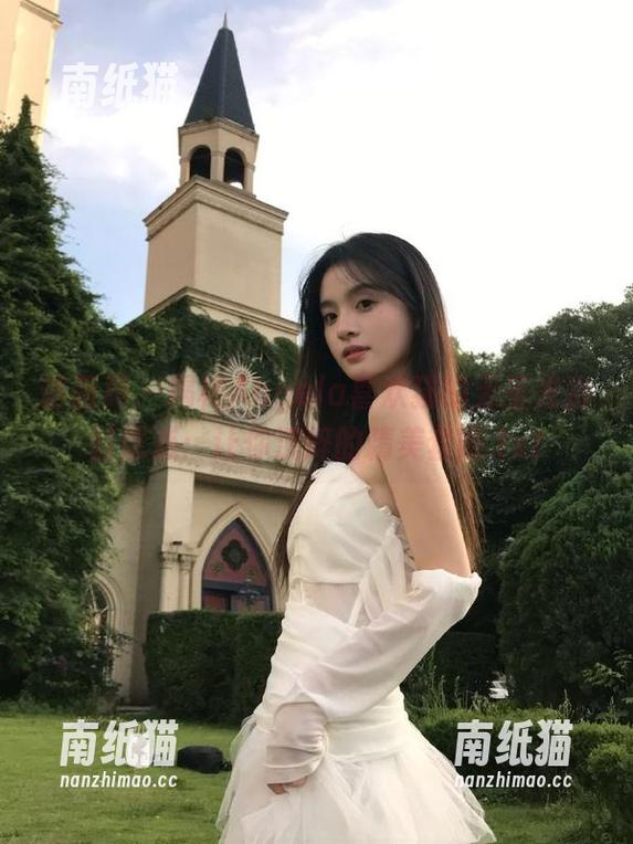 语画界-Angela喜欢猫 语画界 - 揭秘Angela喜欢猫的无圣光浴缸诱惑:让你沉醉的精美套图.txt
