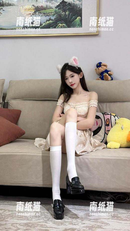 语画界-允儿Claire 语画界 - 免费下载允儿Claire韵味旗袍套图,领略她如诗如画的时尚魅力与风情!.txt
