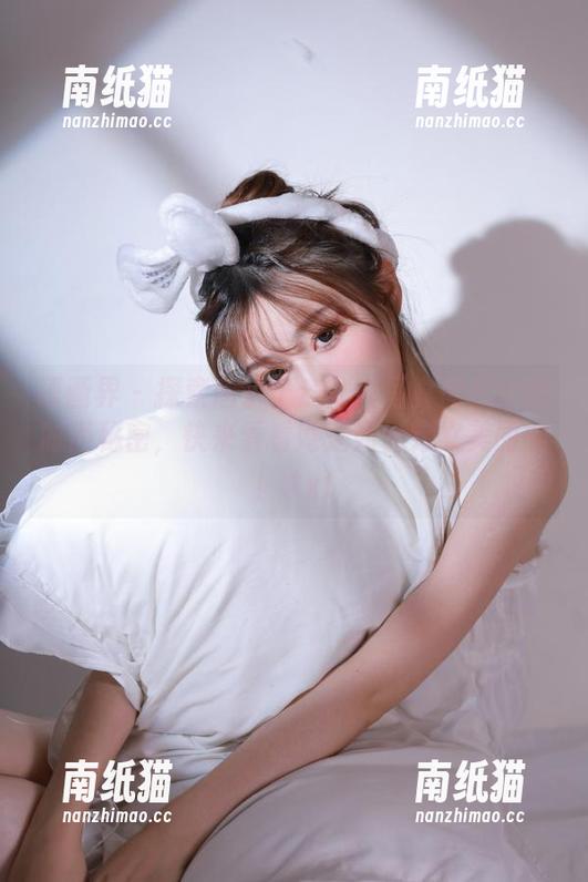 语画界-唐宁宁 语画界 - 探索唐宁宁连体衣写真图包中的时尚秘密,快来看看她是如何定义美丽的!.txt