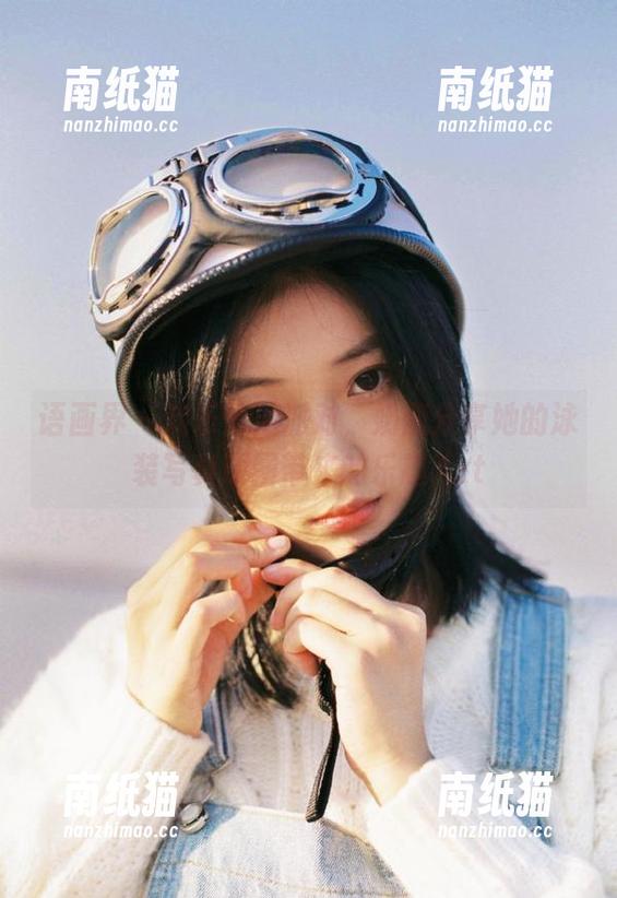 语画界-奶瓶 语画界 - 欢乐泳池派对,奶瓶分享她的泳装写真原图带来的乐趣.txt